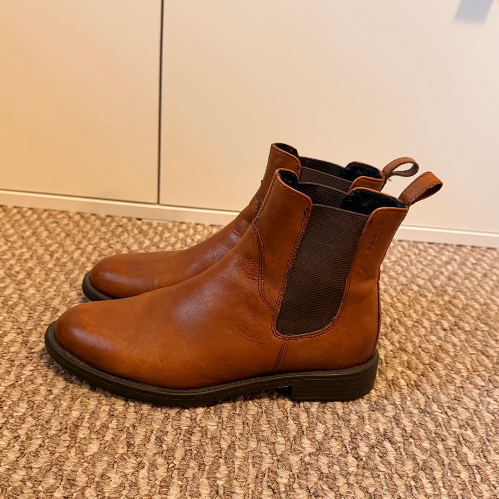 Vagabond Chelsea Ankle Boots in Cognac
